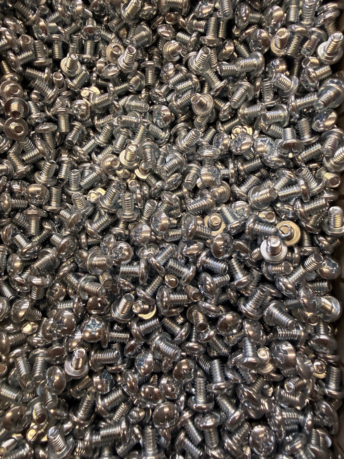Button-head machine screws — bulk